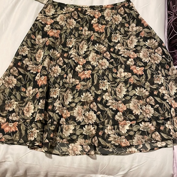 Tank with skirt - Picture 2 of 8